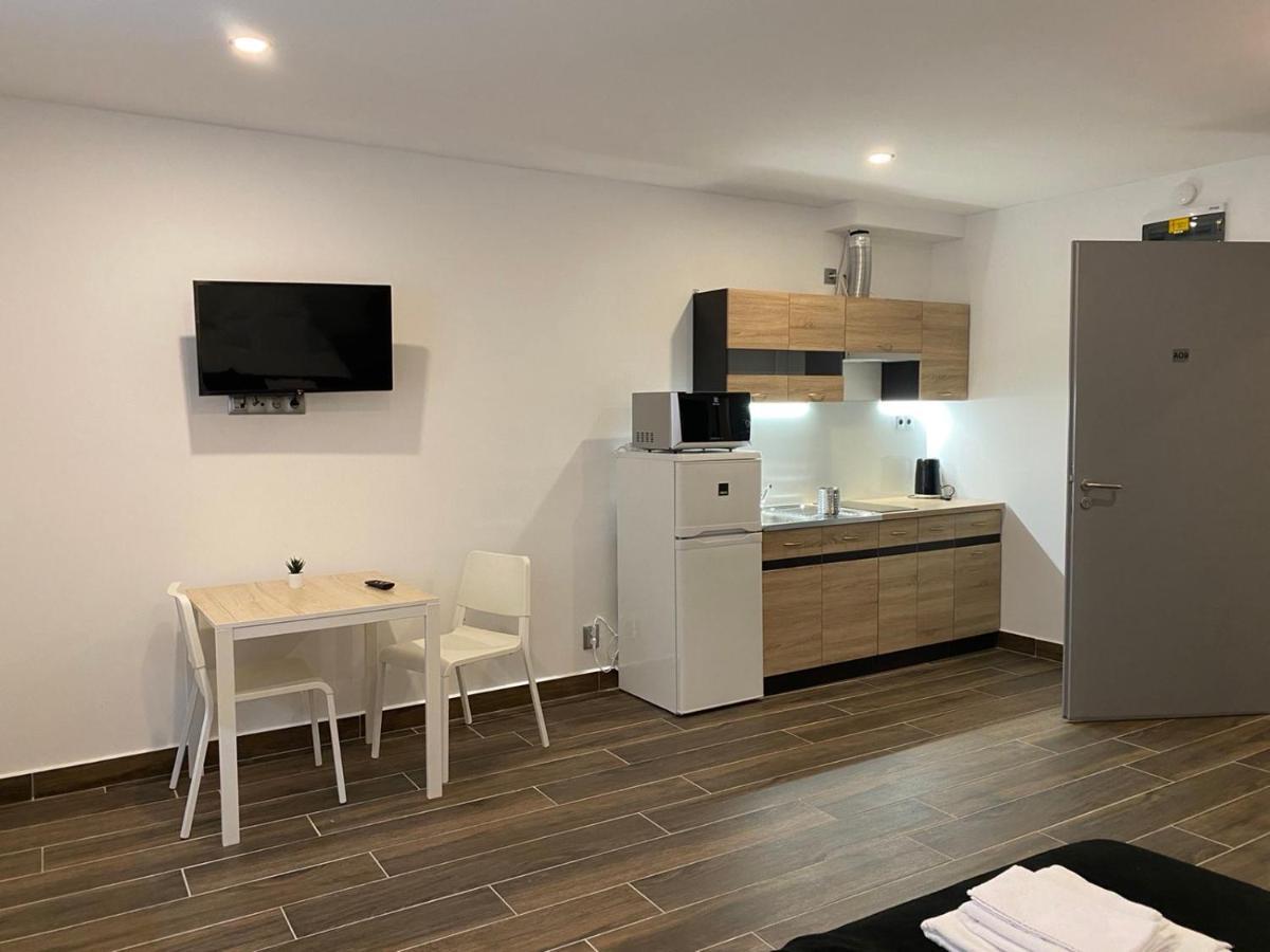 M70 Apartmanhaz Miskolc Eksteriør billede