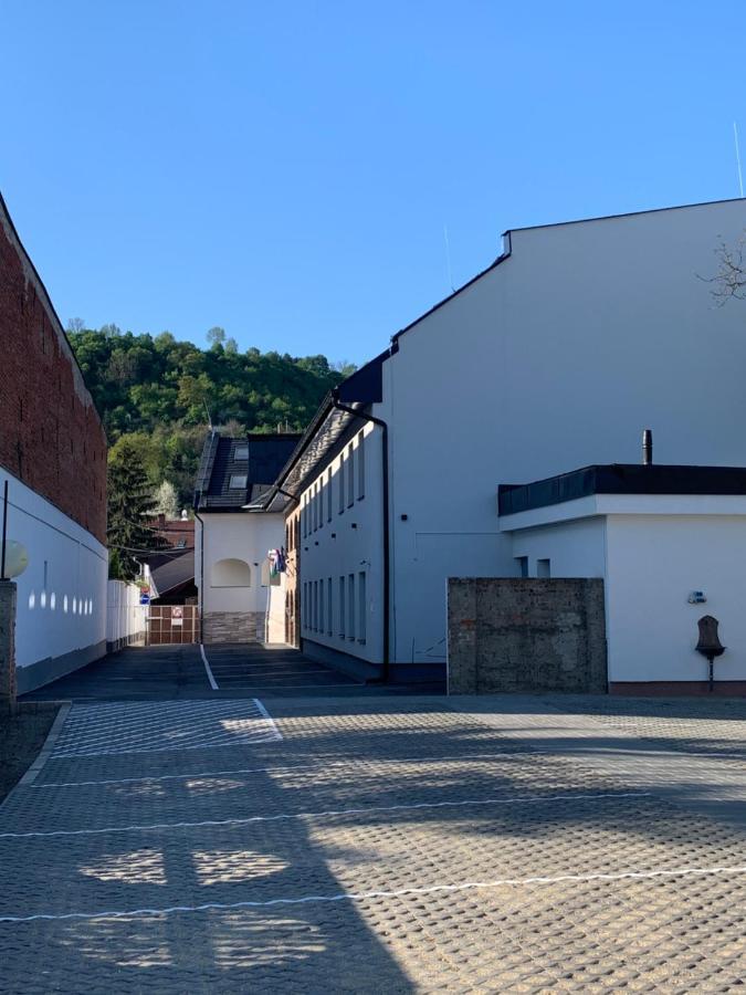M70 Apartmanhaz Miskolc Eksteriør billede